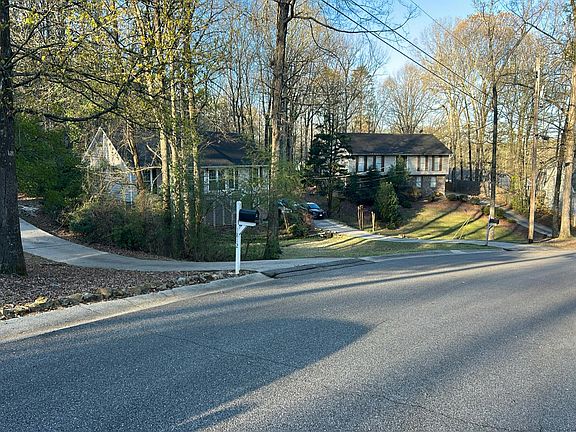3rd image of 1816 Chestnut Ln