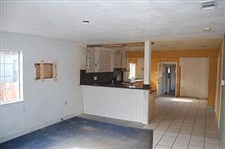 4th image of 425 East St