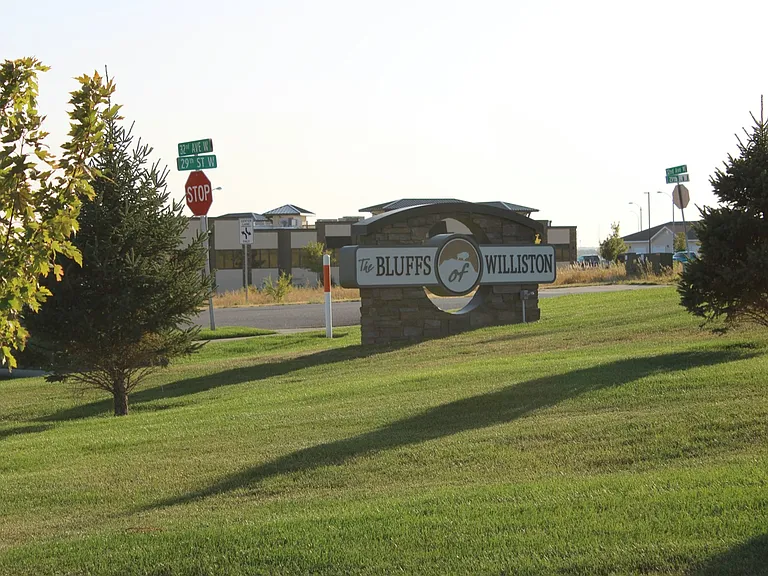 Bluffs of Williston — Photo 77