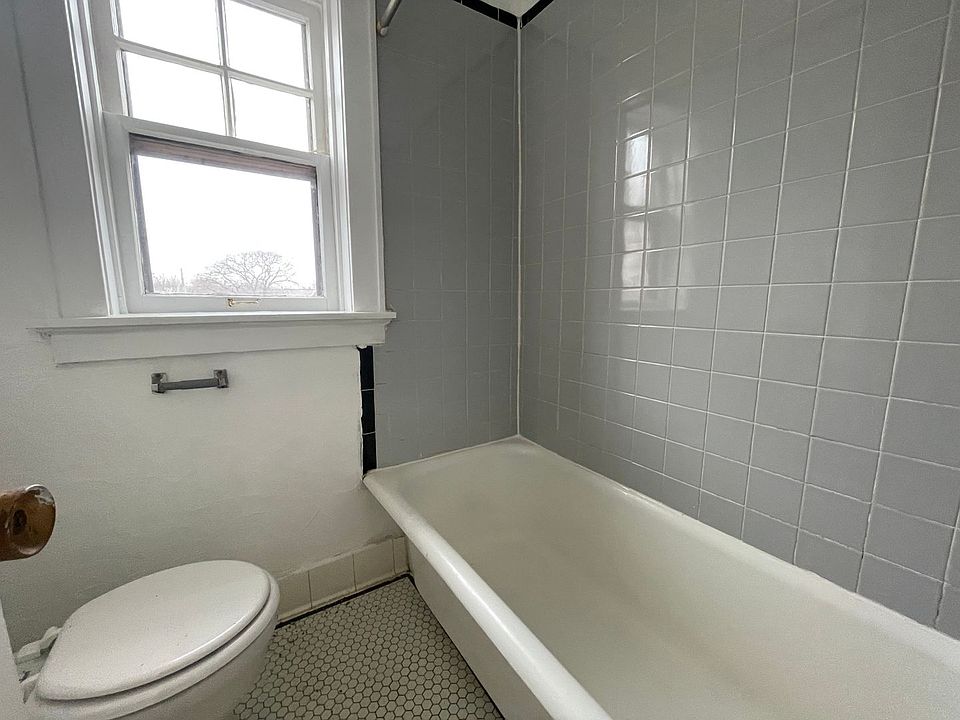 1st image of 1767 N Arlington Pl #31