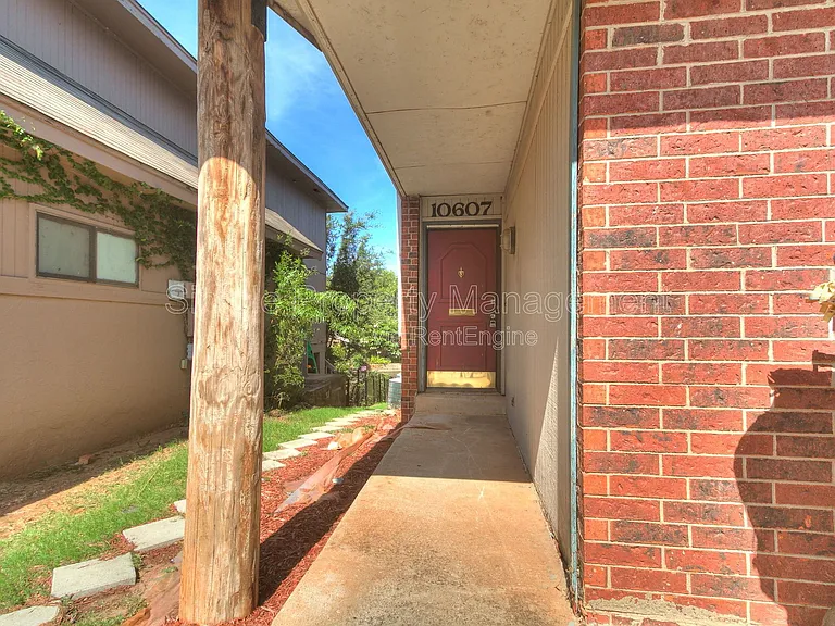10607 N Macarthur Blvd — Photo 2