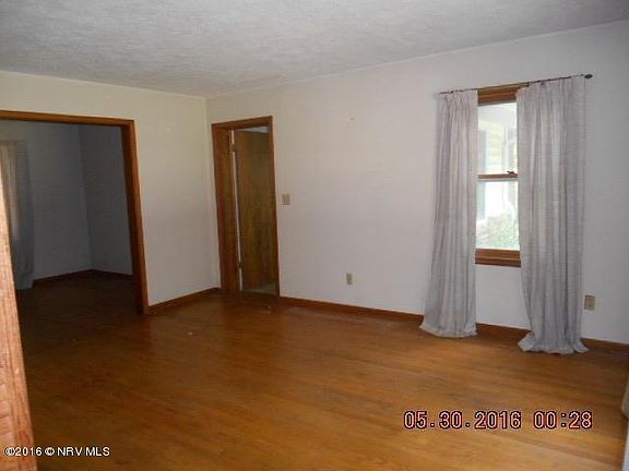 3rd image of 380 Dogwood Ln