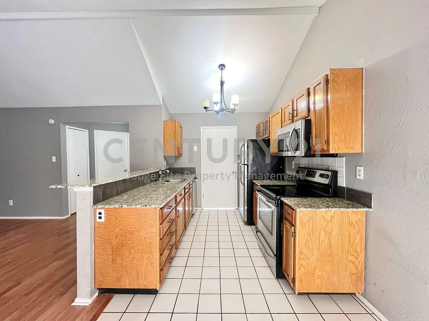 Charming 3/1 Duplex in The Colony For Rent! — Photo 3