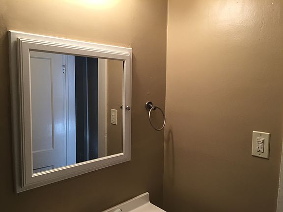 5th image of 1605 Winton Ave