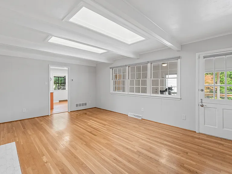 1416 Hobbs Rd — Photo 8