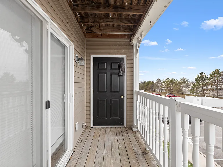 10201 Spring Creek Ln — Photo 4