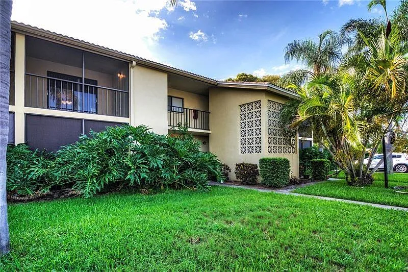 2 bed, 2.0 bath, 981 sqft, $1,700 — Photo 2