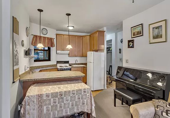 5th image of 160 E 91st St APT 4P
