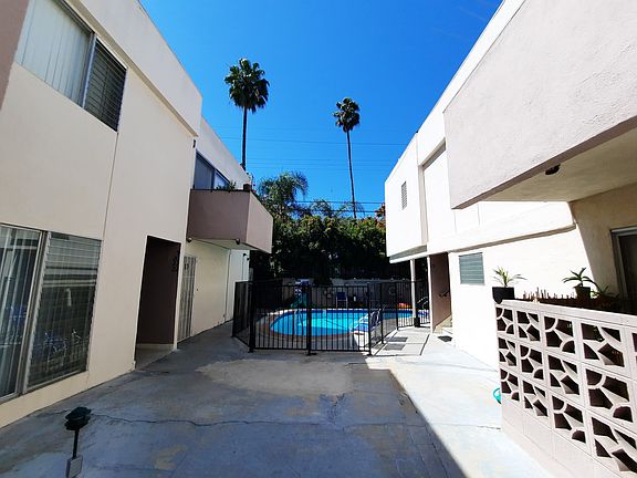 3rd image of 1227 N Fuller Ave APT 1