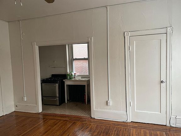 4th image of 4832 Cedar Ave Floor 2
