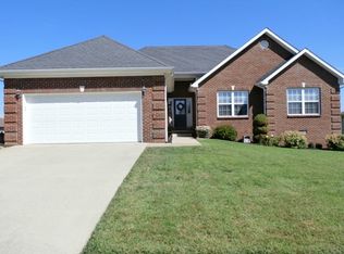 309 Willow Crossing Ct, Vine Grove, KY 40175