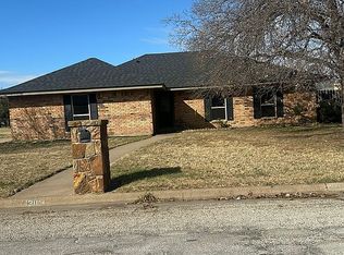 1318 Fairway Dr, Graham, TX 76450