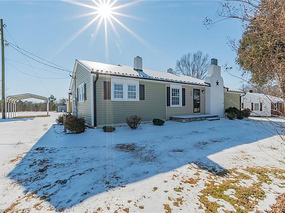 3rd image of 149 Old Mill Farm Rd