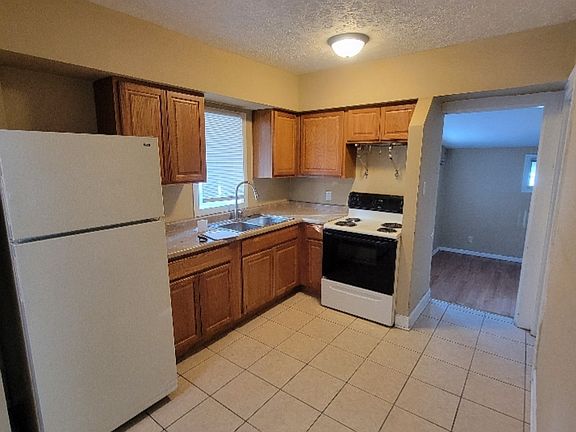 3rd image of 4324 Winthrop Ave