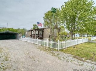 1118 S Maple St, Nowata, OK 74048