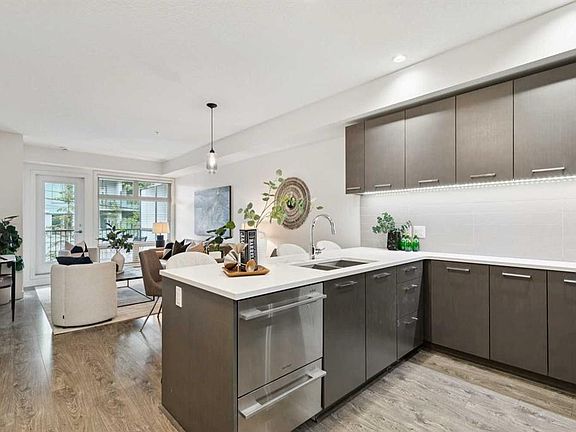 5th image of 323 N 20th Ave SW #208