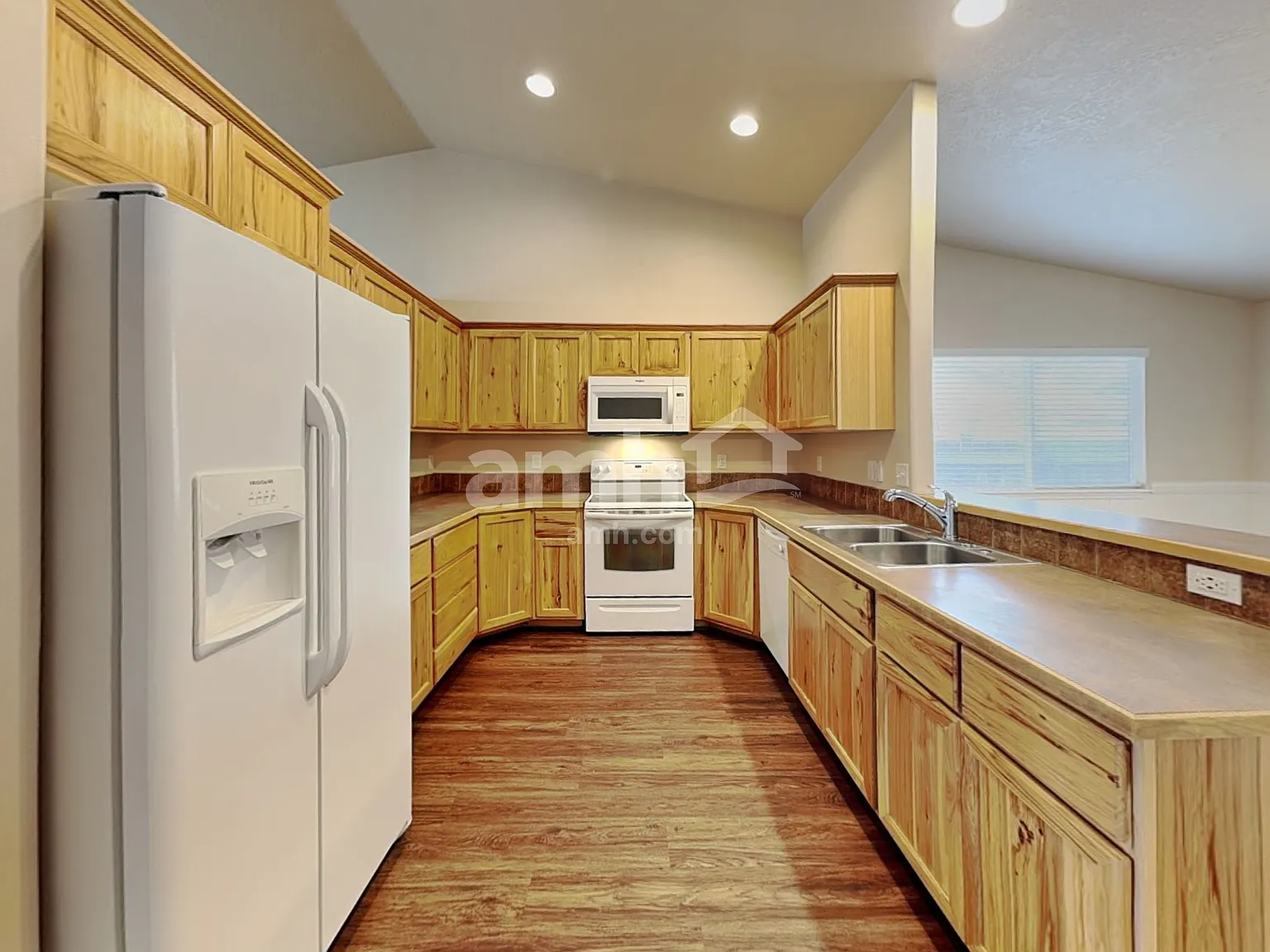 3 bed, 2.0 bath, 1650 sqft, $2,265 — Photo 3