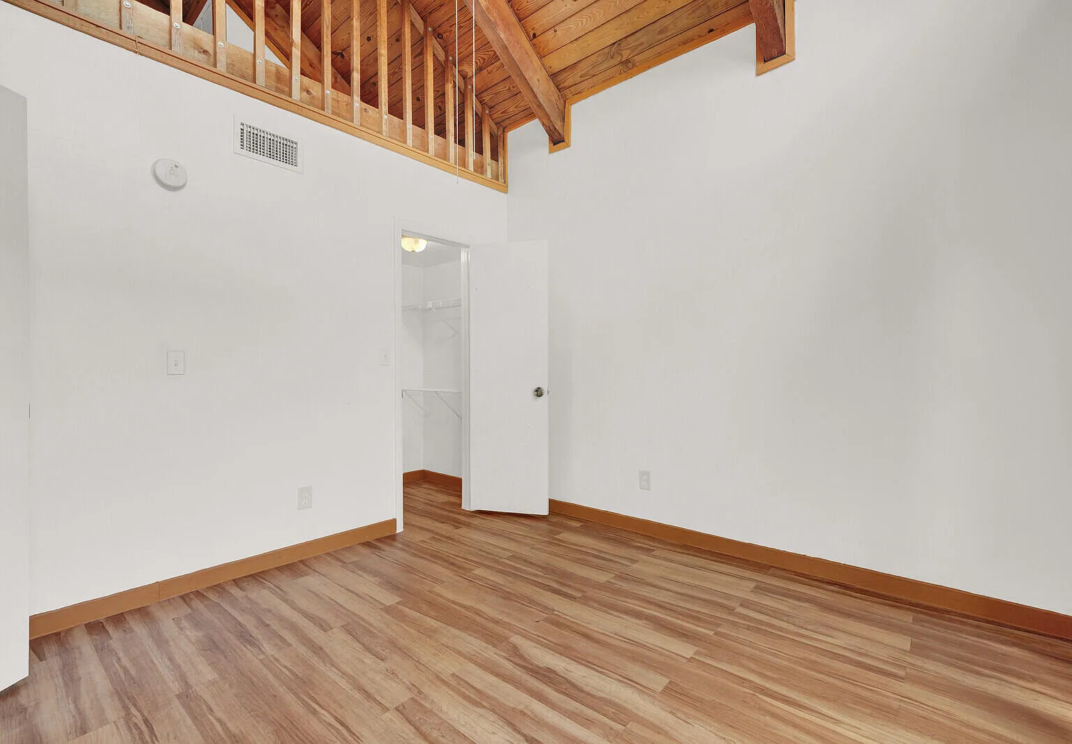 3 bed, 2.0 bath, 1637 sqft, $2,450 — Photo 4