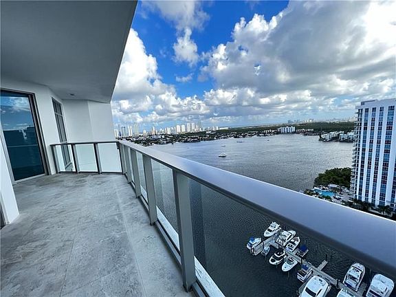 2nd image of 17301 Biscayne Blvd #Lph5