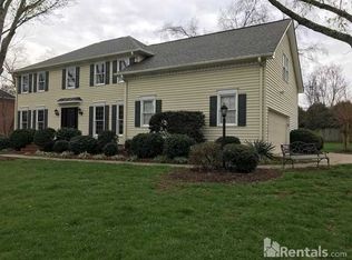 102 Country Side Ln, Simpsonville, SC 29681