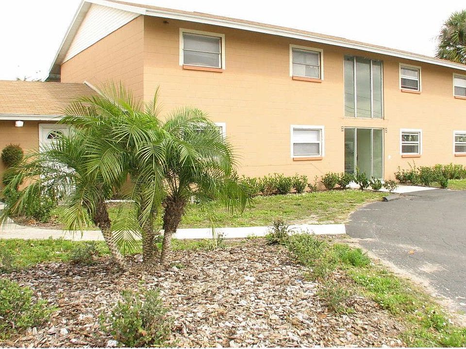 1st image of 5885 Dahlia Dr