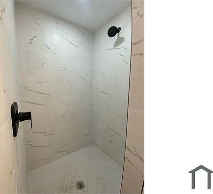 4th image of 4614 E Seneca Ave #B