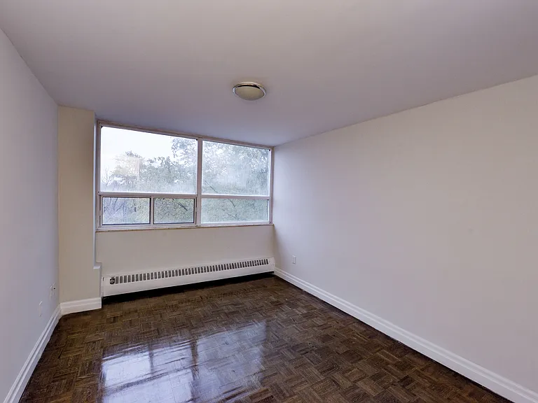 4190 Bathurst St — Photo 12