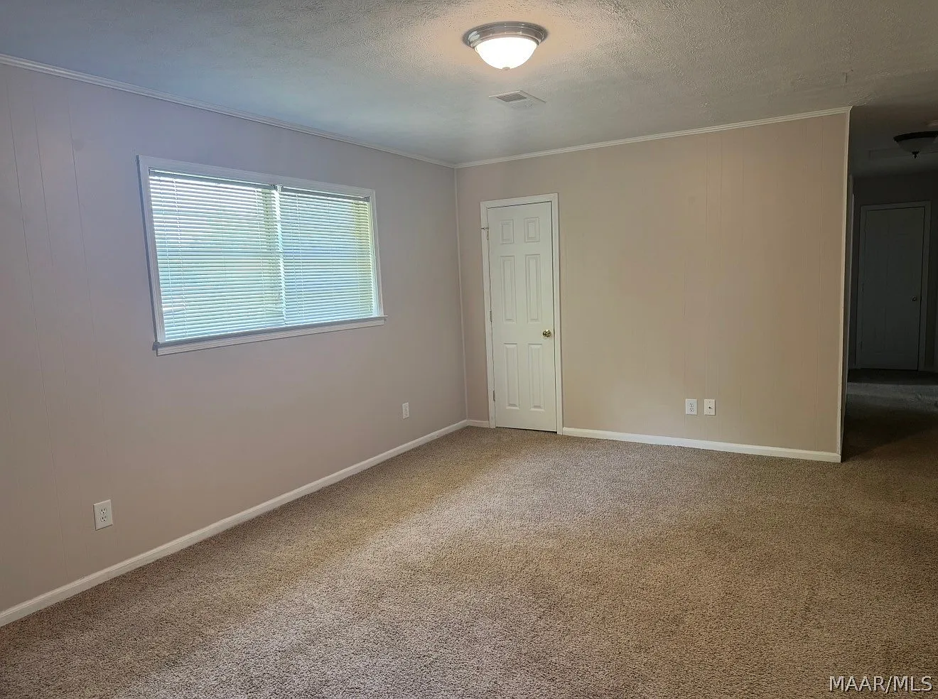 3 bed, 1.5 bath, 1250 sqft, $1,300 — Photo 4