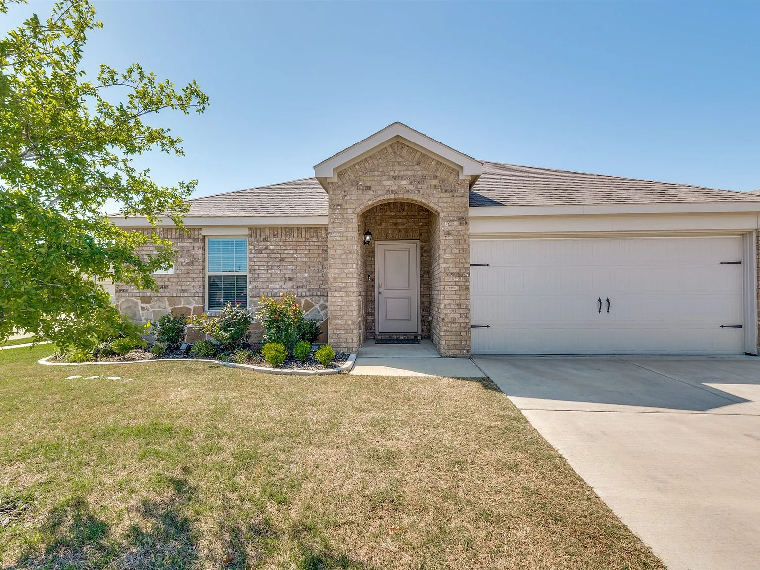 4 bed, 2.0 bath, 1587 sqft, $2,400 — Photo 3