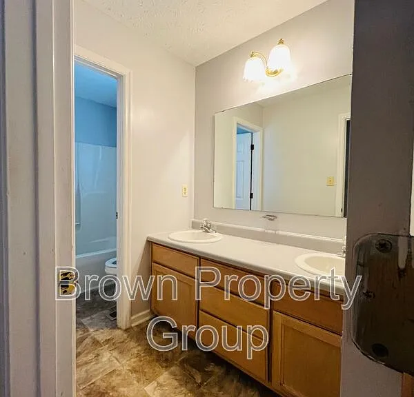 121 Sprucepine Dr — Photo 17