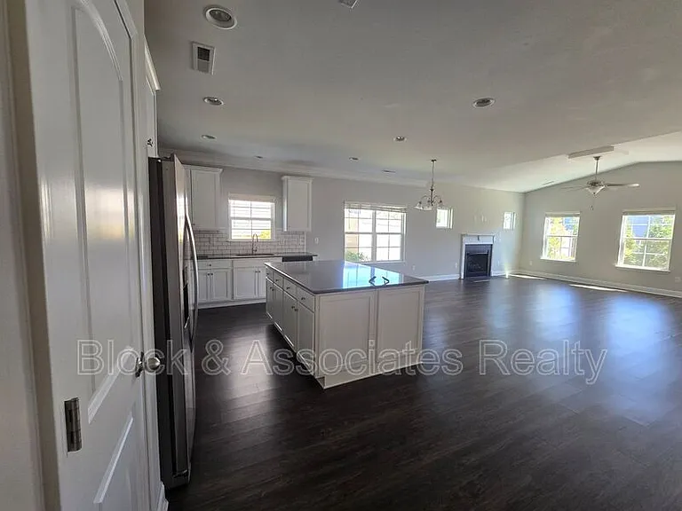 5553 Marblehead Dr — Photo 3