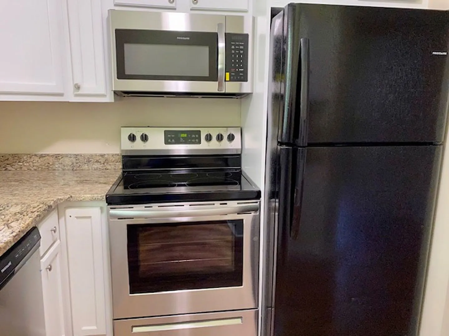 Available Now-Three Bedroom/Two Bath Bungalow - Great Location! — Photo 3