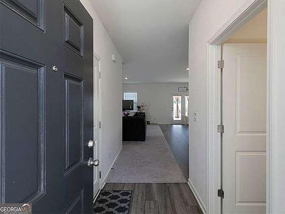 3rd image of 330 Cottontail Ln