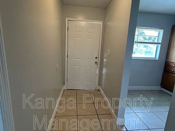 4th image of 3208 Louisiana Ave #4