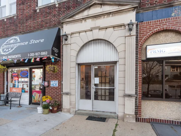 170 Palisade Avenue image 1 of 16