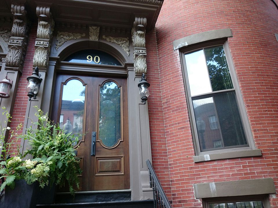 2nd image of 90 Pembroke St