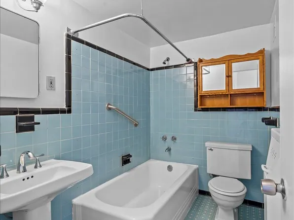 2727 Palisade Avenue image 12 of 22