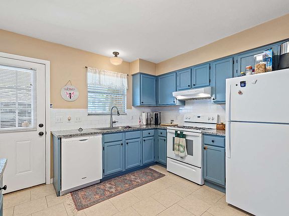 3rd image of 623 6th St SW