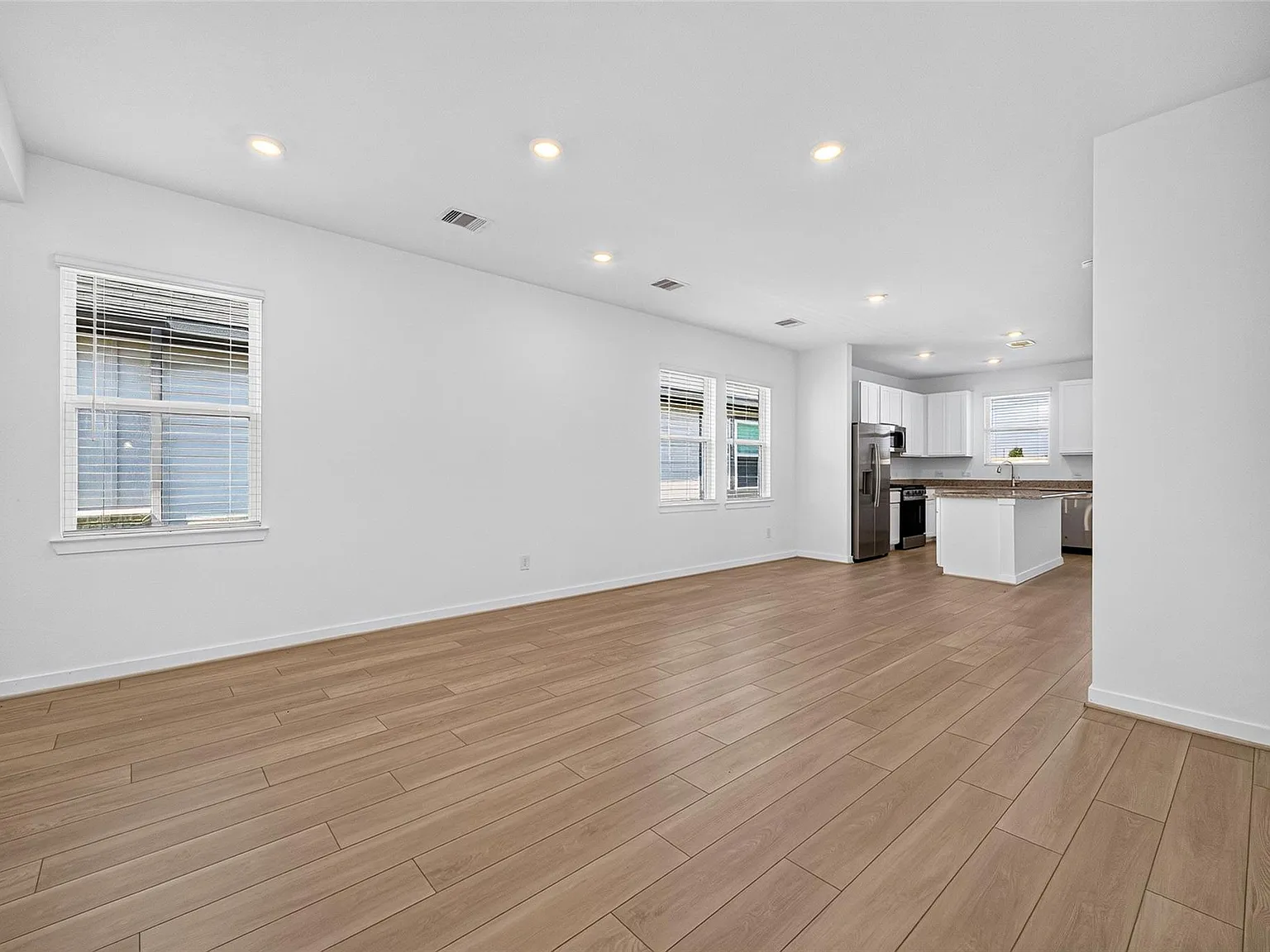 3 bed, 2.0 bath, 1830 sqft, $1,900 — Photo 4