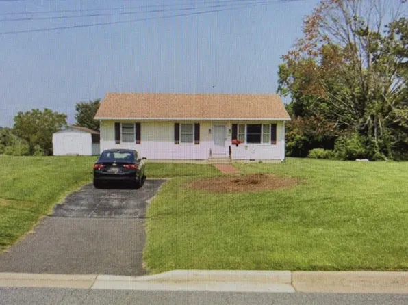 804 Clinton St, Delaware City, DE 19706