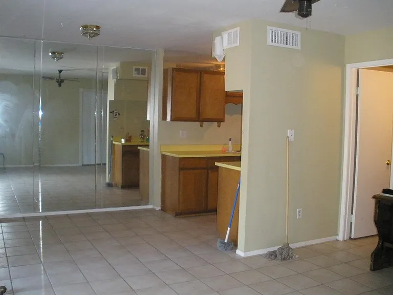 5926 W Golden Ln — Photo 6