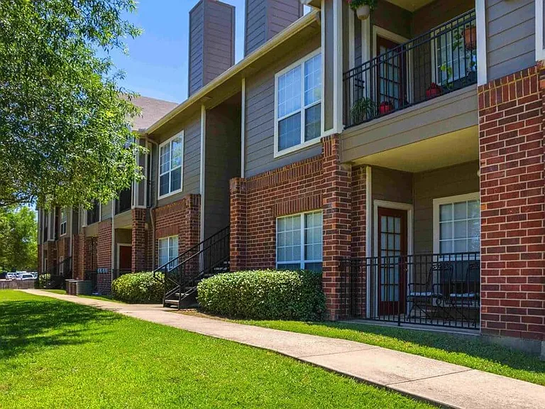 Welcome to Summer Brook Apartments!