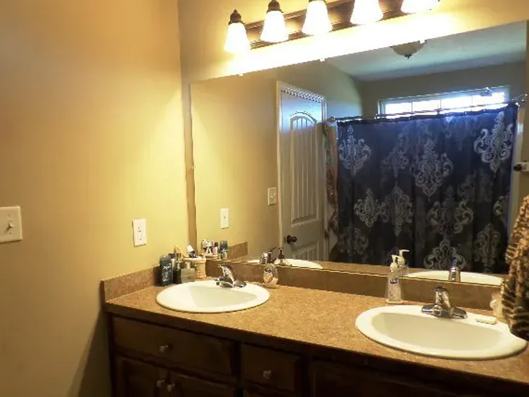 70 Mill Pond Pl — Photo 6