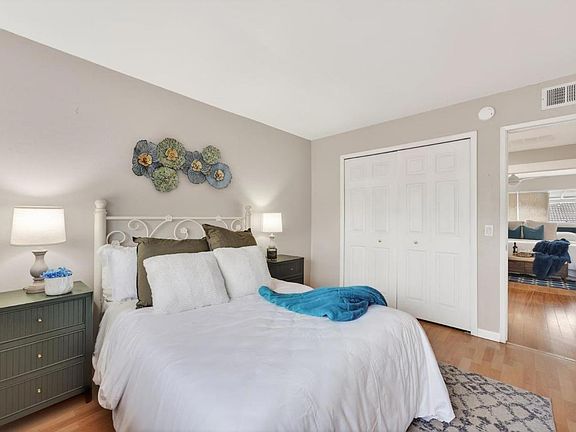 5th image of 5342 Avenida Almendros
