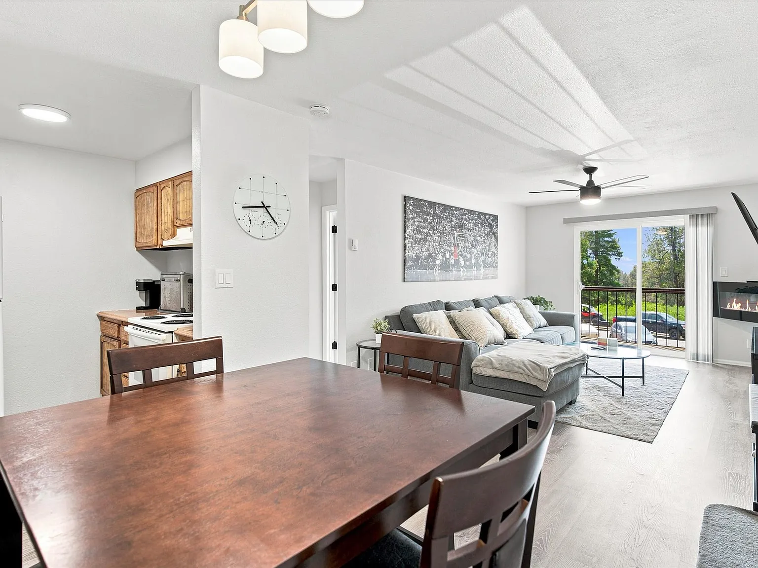 2 bed, 788 sqft, $1,950 — Photo 2