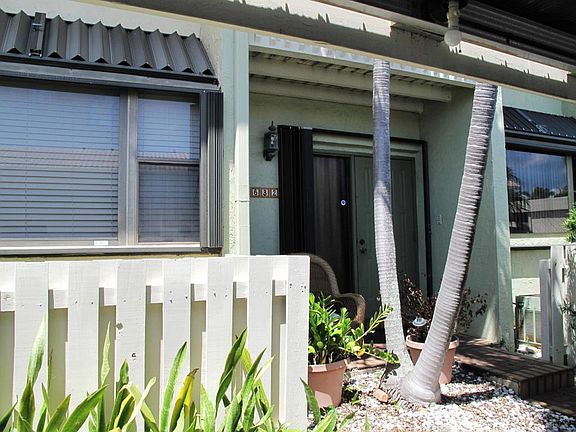 Front view of townhouse (2)