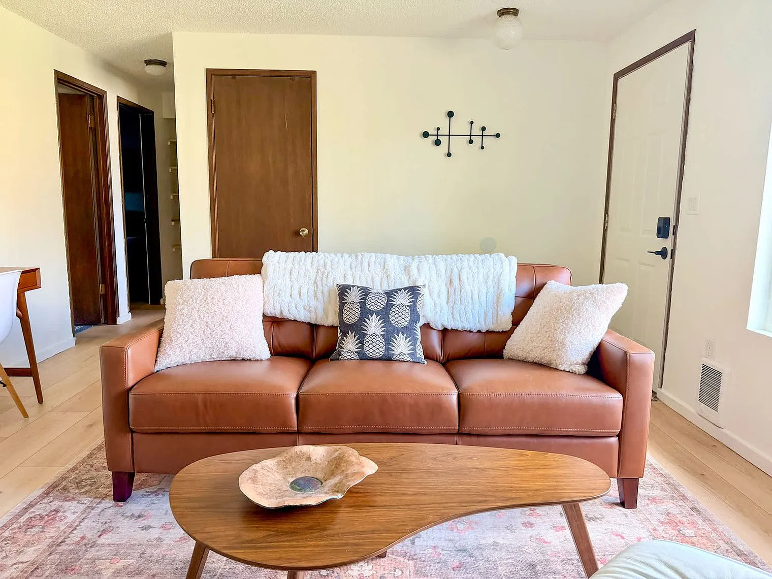 2 bed, 1.0 bath, $4,188 — Photo 3