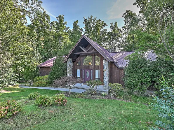 330 Golf Course Rd, Unicoi, TN 37692