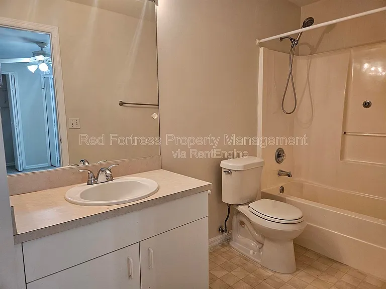 1814 SW 42nd St — Photo 7