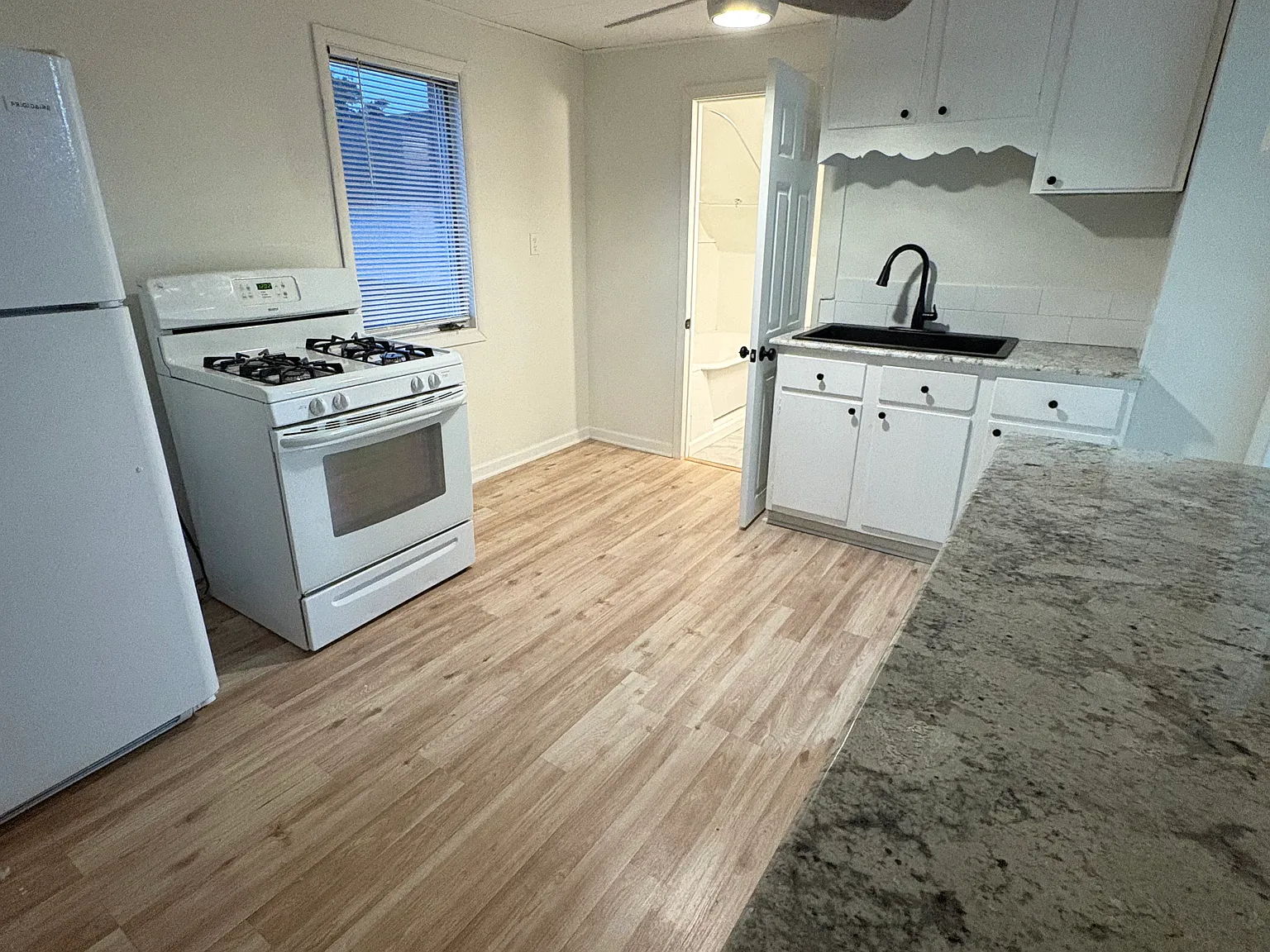 2 bed, $1,300 — Photo 2